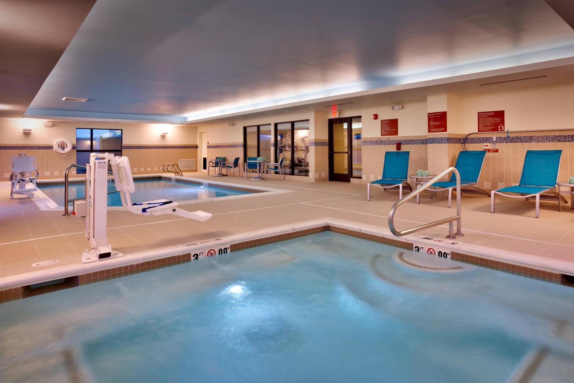 Towneplace Suites By Marriott Дикинсон Экстерьер фото